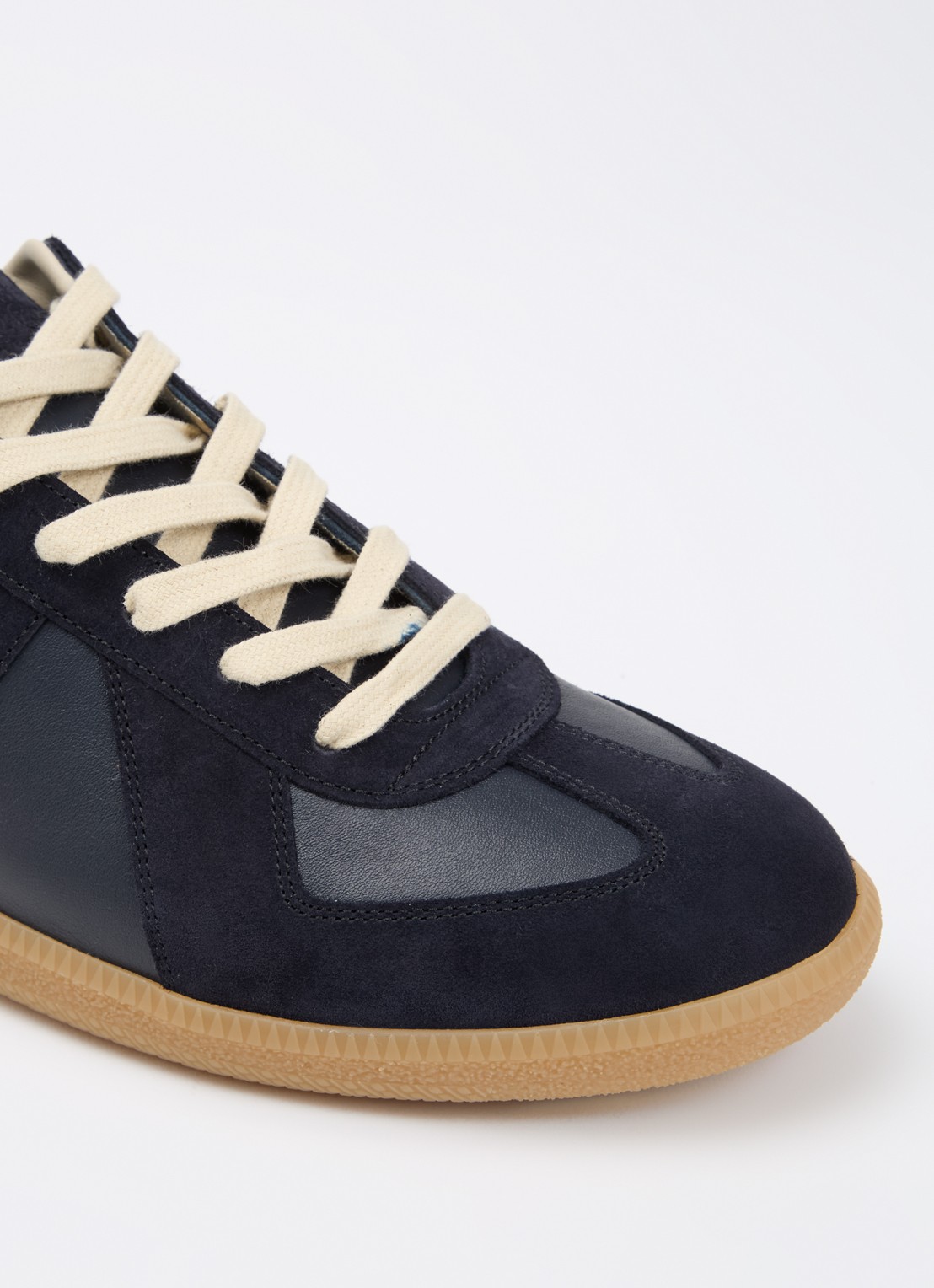 Maison Margiela Replica sneaker van kalfsleer met kalfssuède details - voorkant 4 donkerblauw