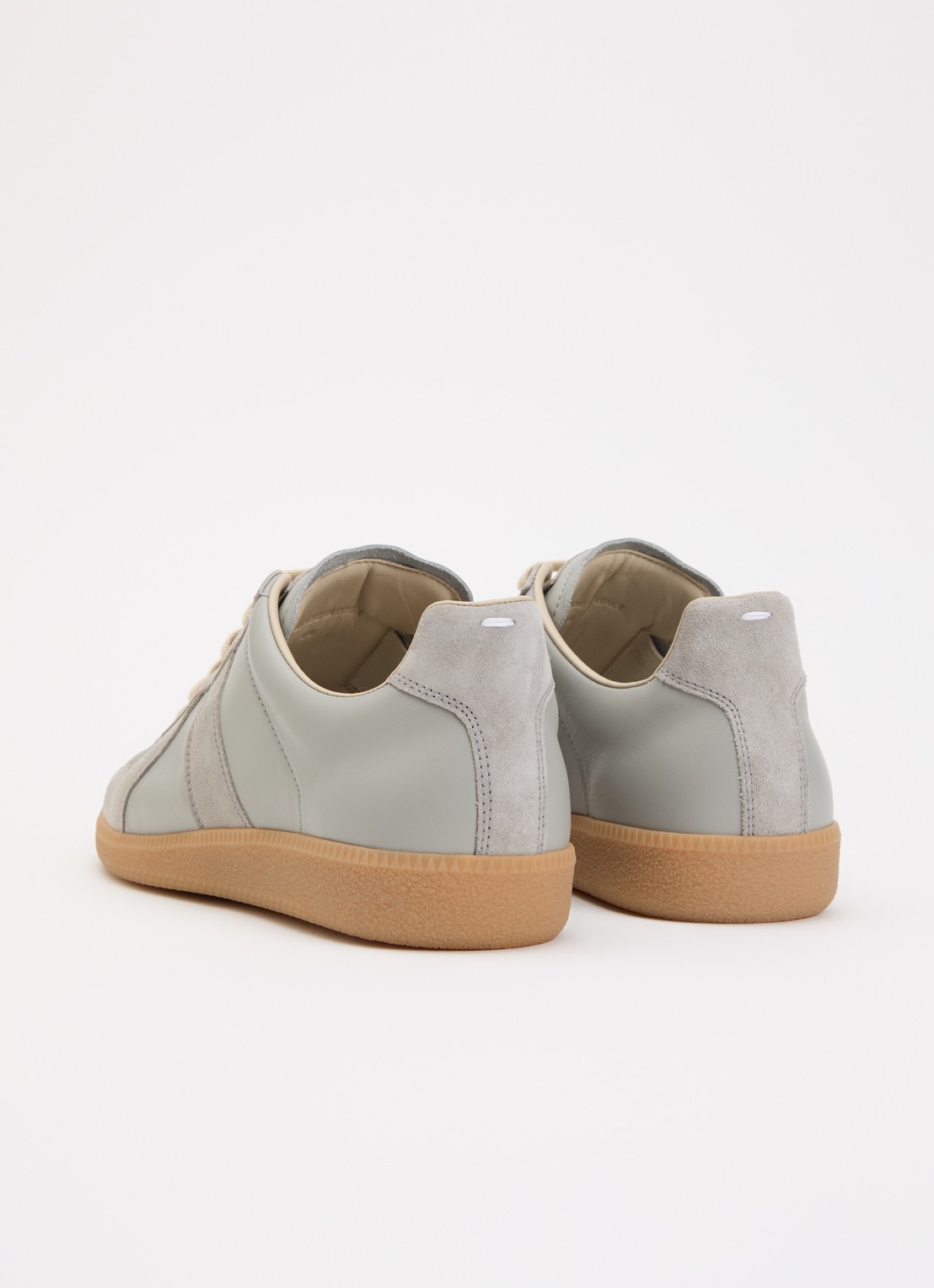 Maison Margiela Replica sneaker van kalfsleer met kalfssuède details - achterkant grijs