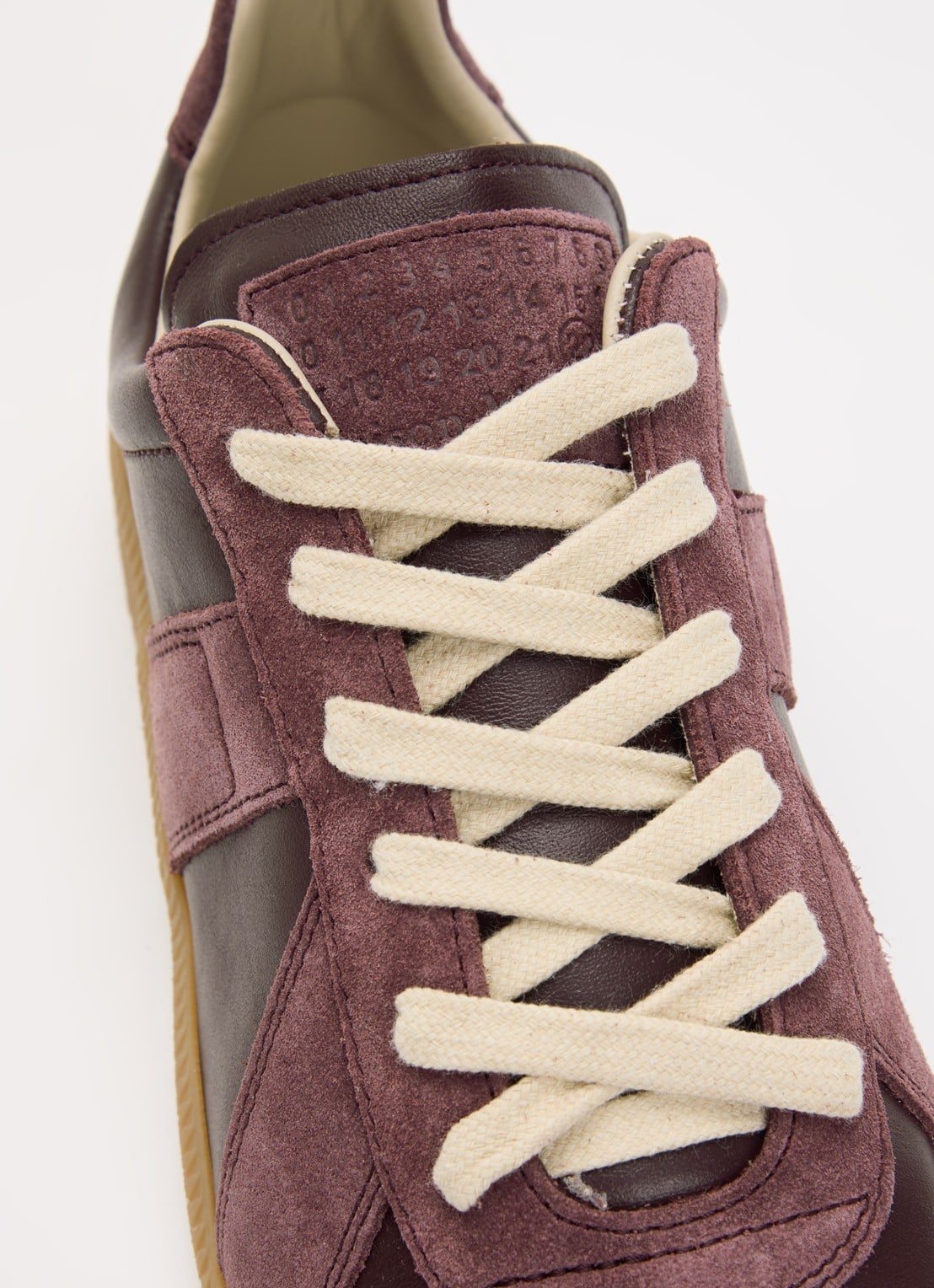 Maison Margiela Replica sneaker van kalfsleer met kalfssuède details - detail 5 bordeauxrood