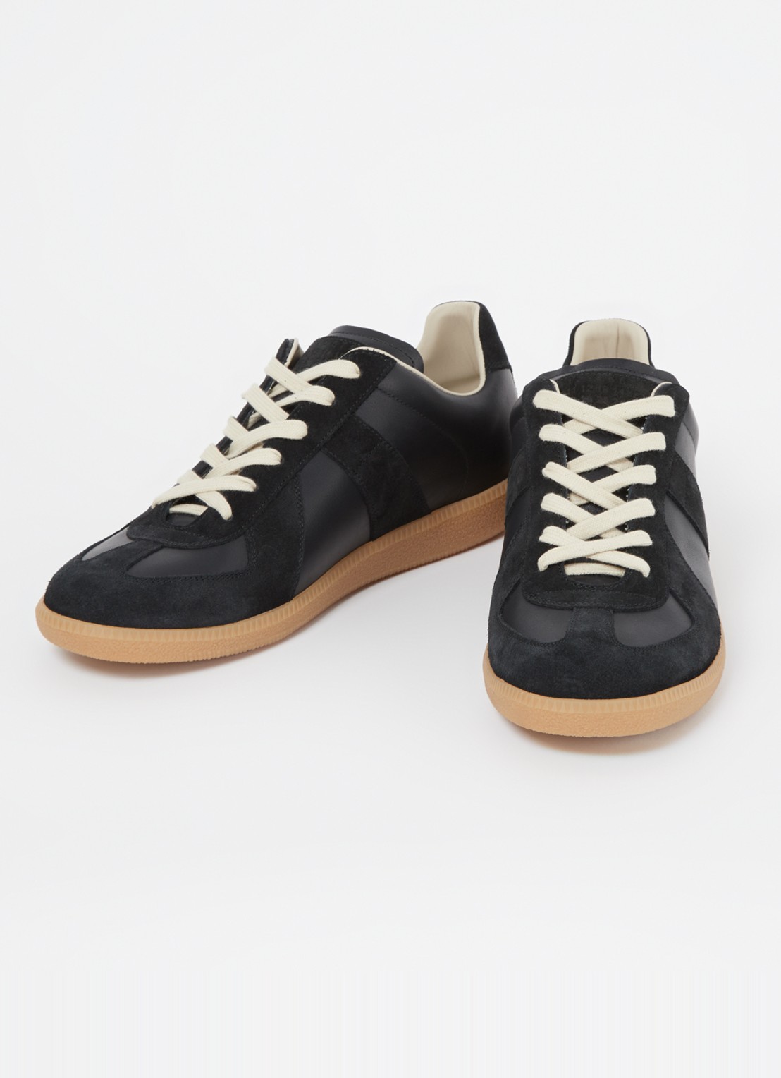 Maison Margiela Replica sneaker van lamsleer met kalfssuède details - detail zwart
