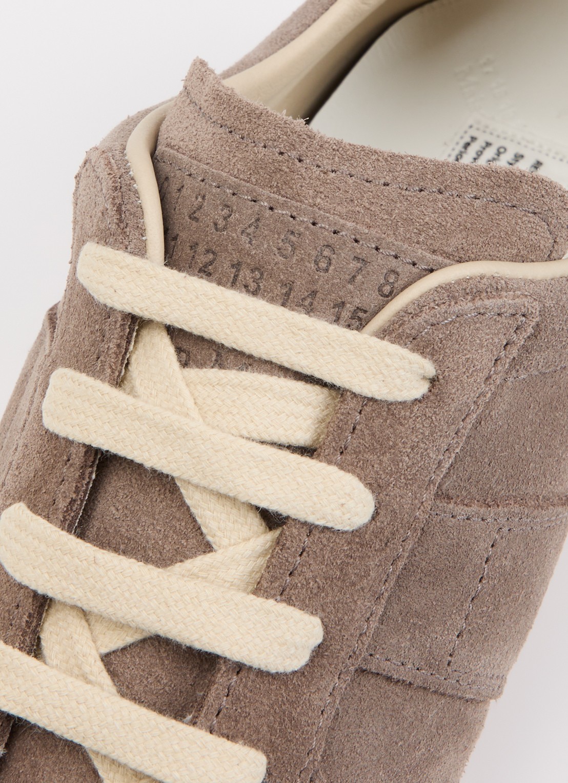 Maison Margiela Replica sneaker van lamsleer met kalfssuède details - detail 4 taupe