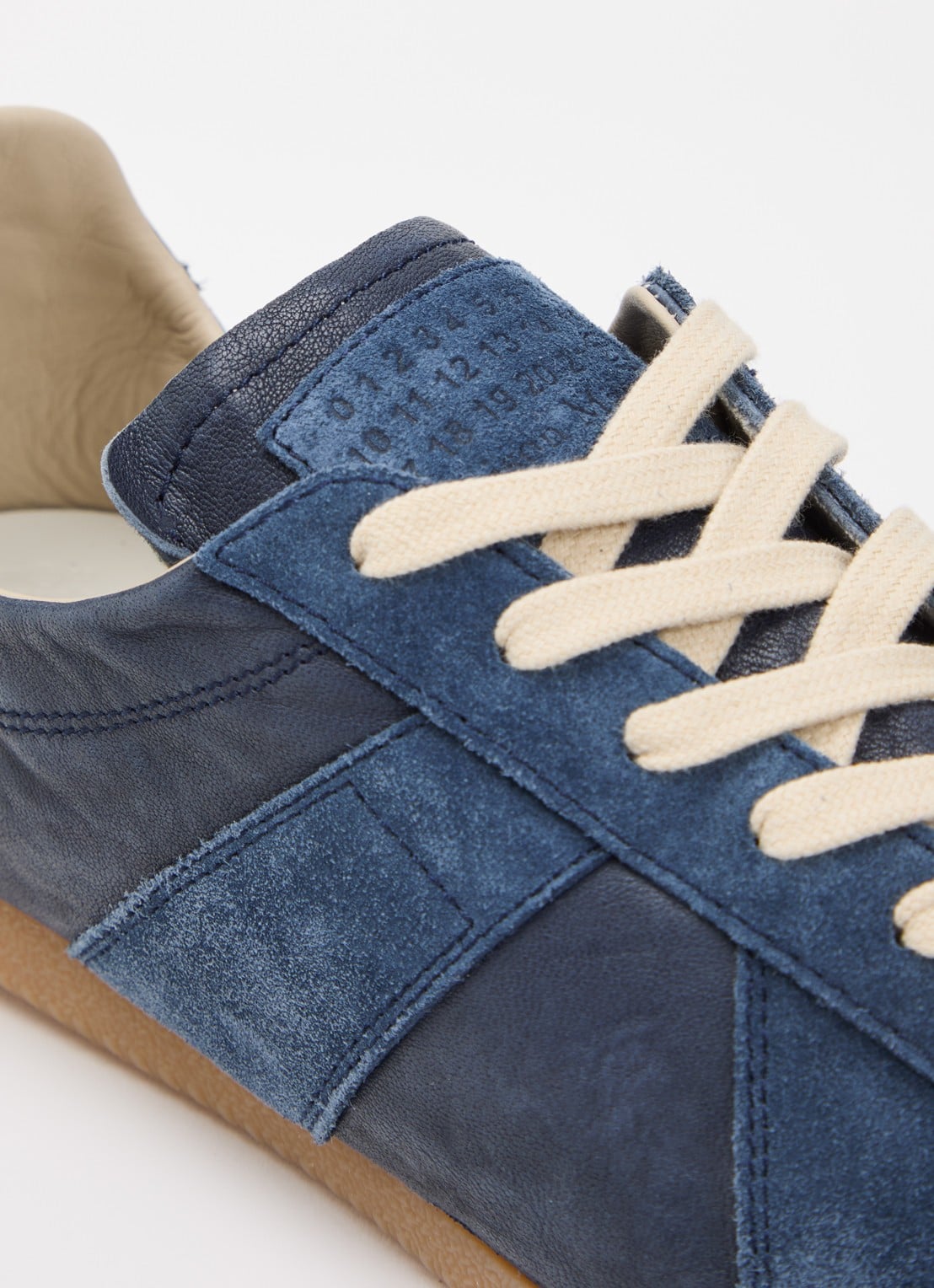 Maison Margiela Replica Soft sneaker van leer met suède details - detail 4 donkerblauw