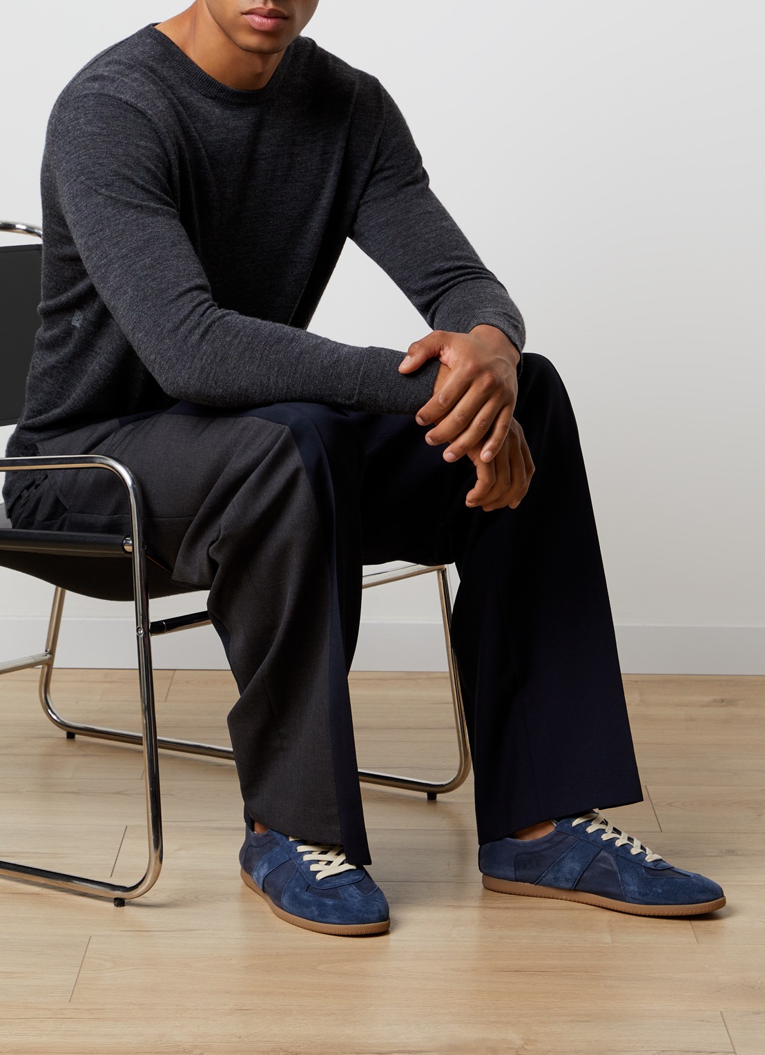 Maison Margiela Replica Soft sneaker van leer met suède details - voorkant 2 donkerblauw