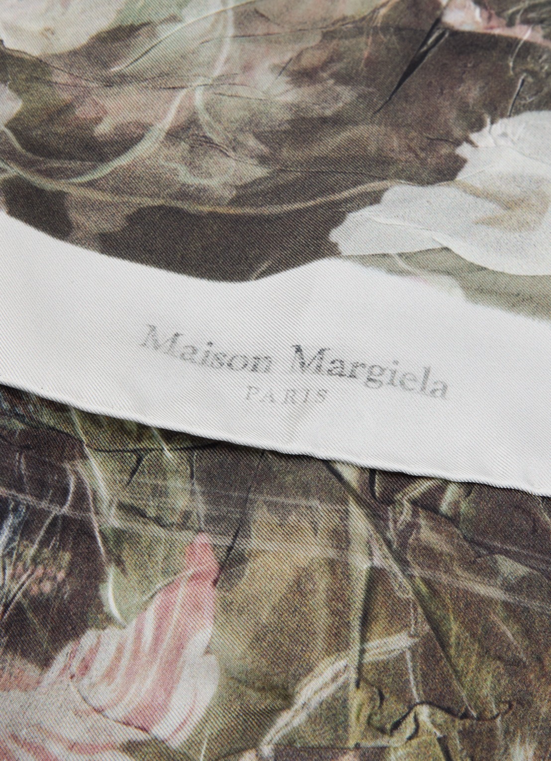 Maison Margiela Sjaal van zijde met bloemenprint 90 x 90 cm - detail gebroken wit