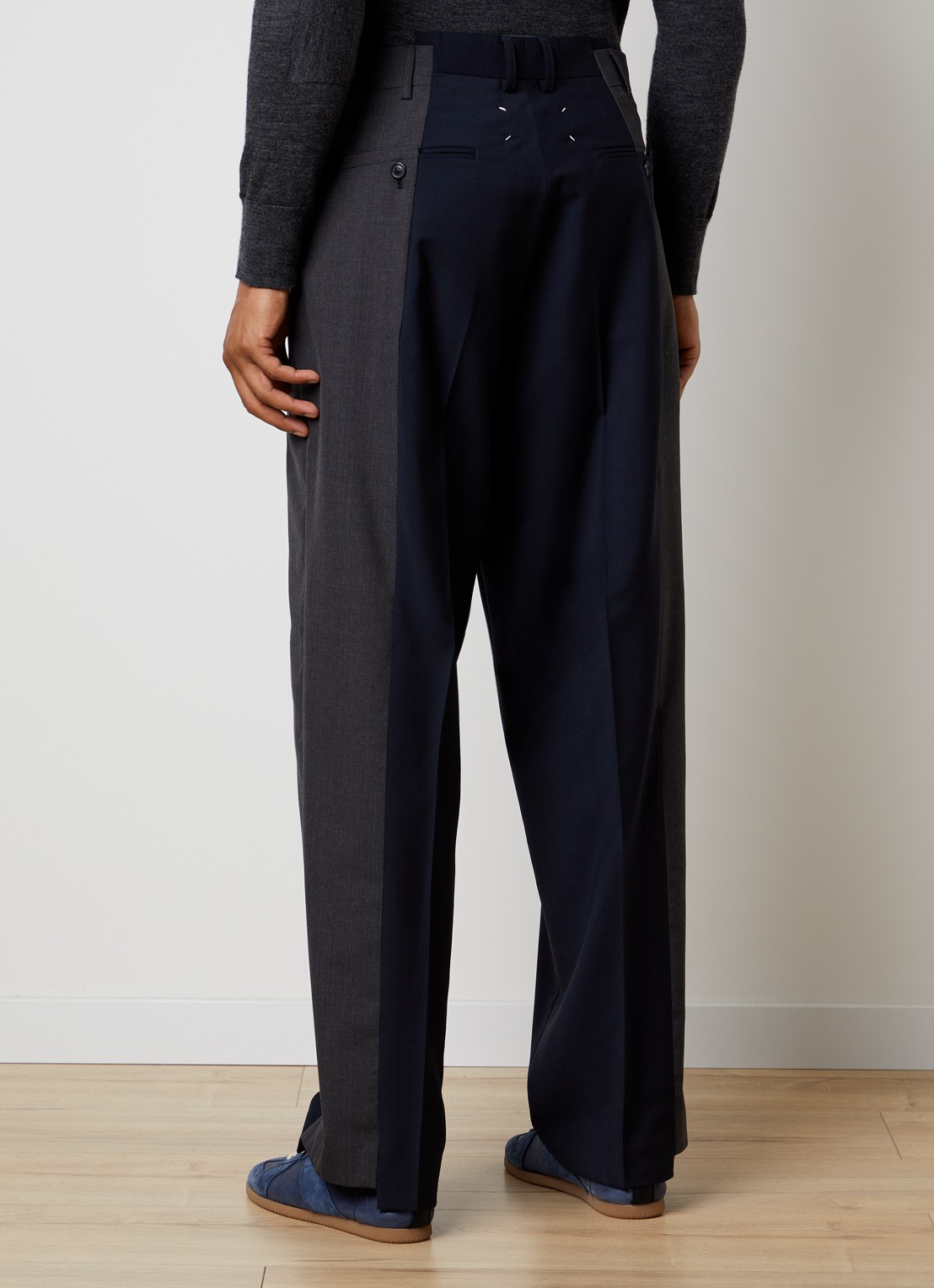 Maison Margiela Spliced straight fit broek met steekzakken - achterkant 4 donkerblauw