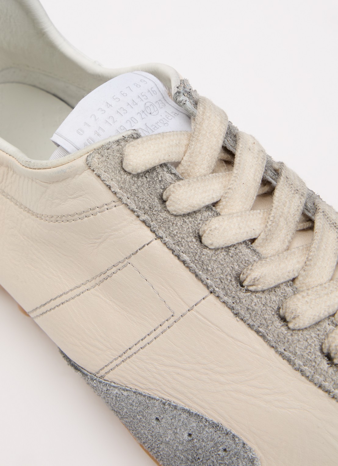 Maison Margiela Sprinters sneaker van kalfsleer met details van suède - detail 5 gebroken wit