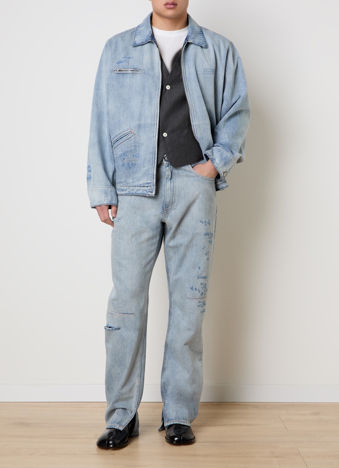 Maison Margiela Straight leg jeans met destroyed afwerking - voorkant 2 lichtblauw
