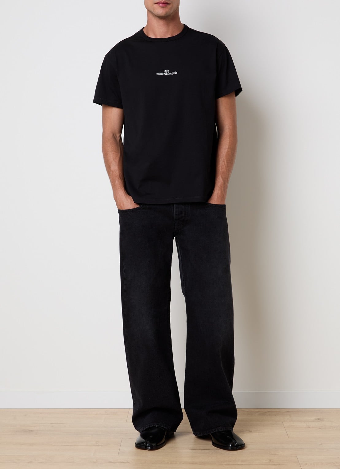 Maison Margiela T-shirt met logoborduring - voorkant 2 zwart