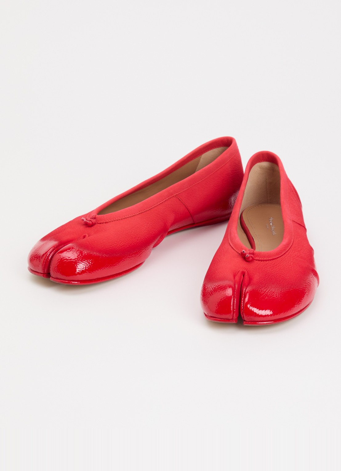Maison Margiela Tabi ballerina van kalfsleer - detail rood