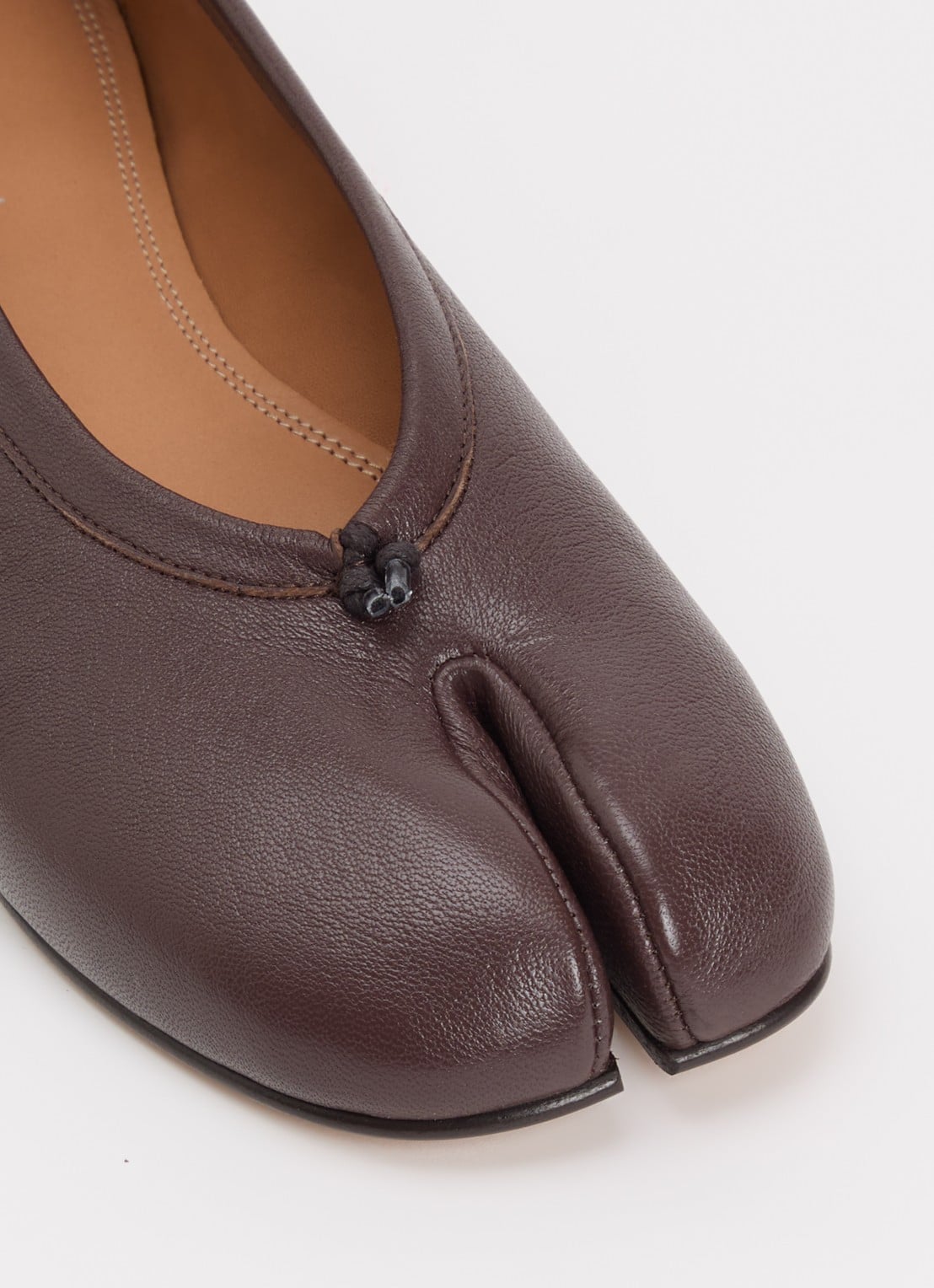 Maison Margiela Tabi ballerina van kalfsleer - detail 5 kastanjebruin