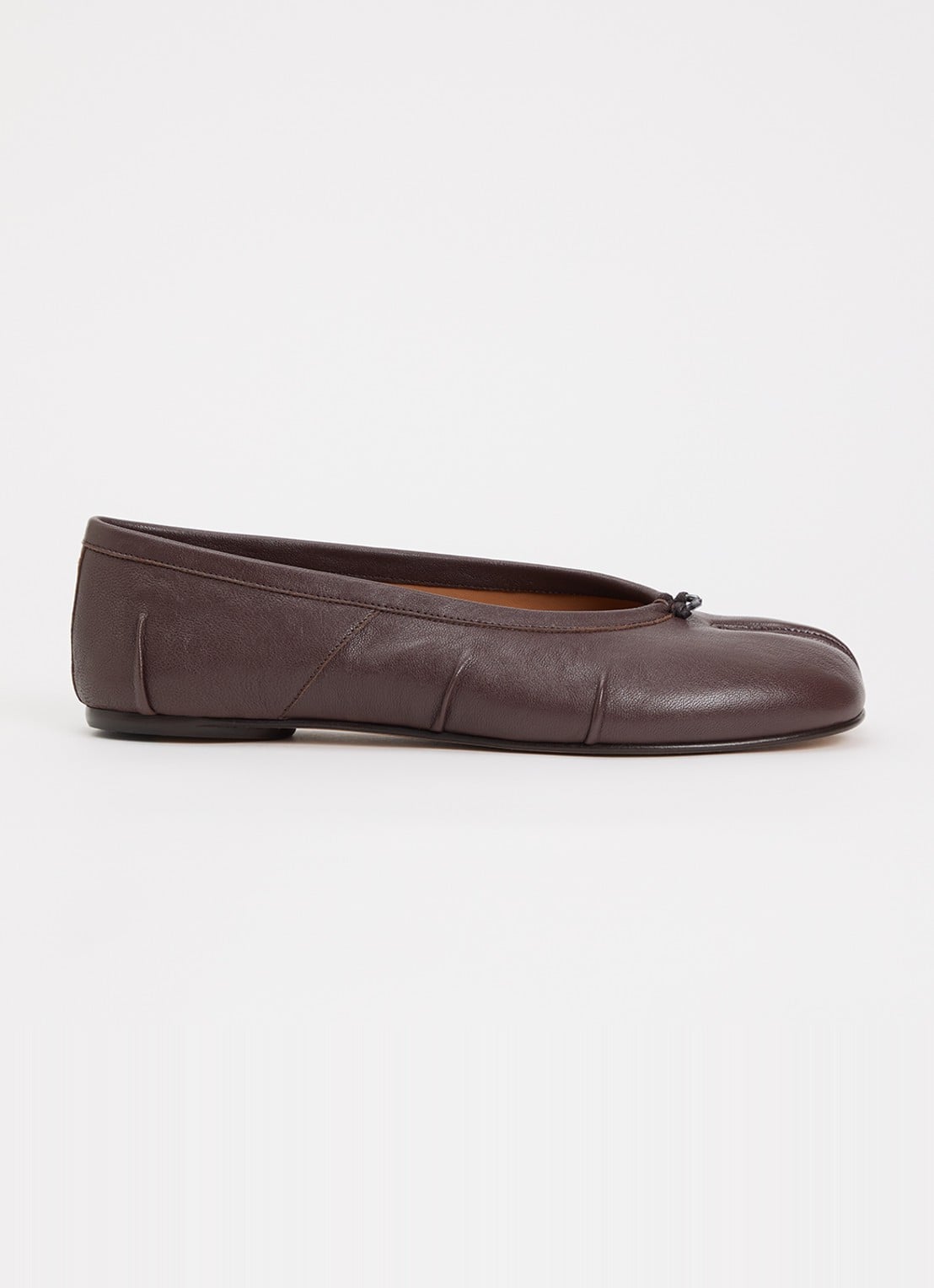 Maison Margiela Tabi ballerina van kalfsleer - voorkant kastanjebruin