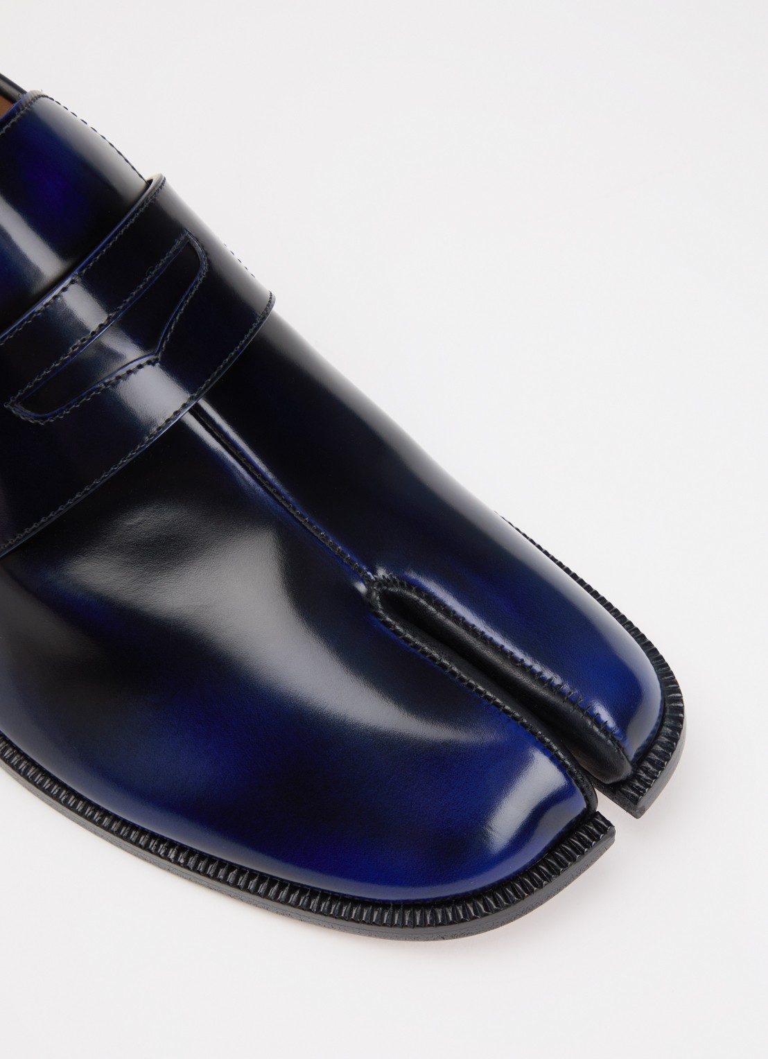 Maison Margiela Tabi loafer van kalfsleer - detail 5 donkerblauw