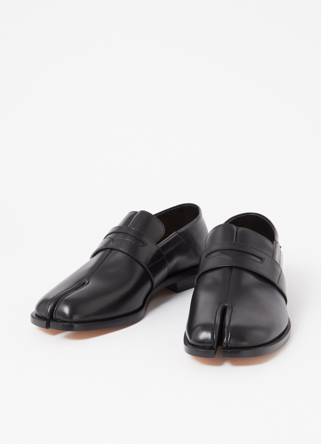 Maison Margiela Tabi loafer van kalfsleer - detail zwart