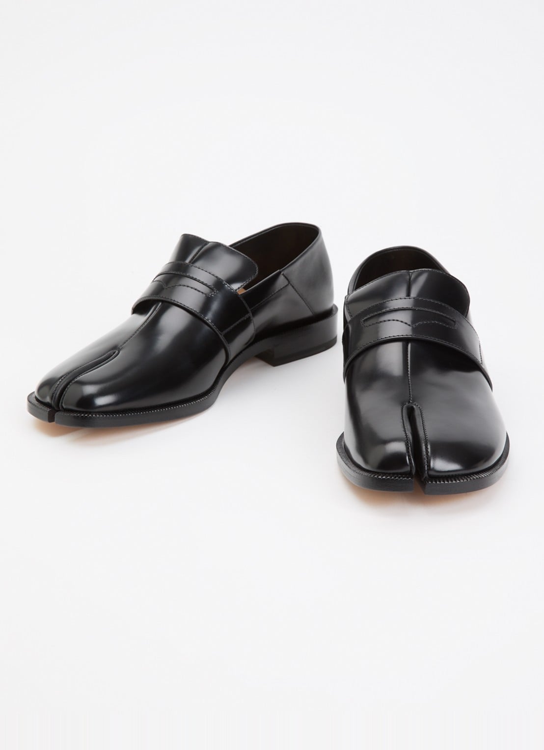 Maison Margiela Tabi loafer van leer - detail zwart