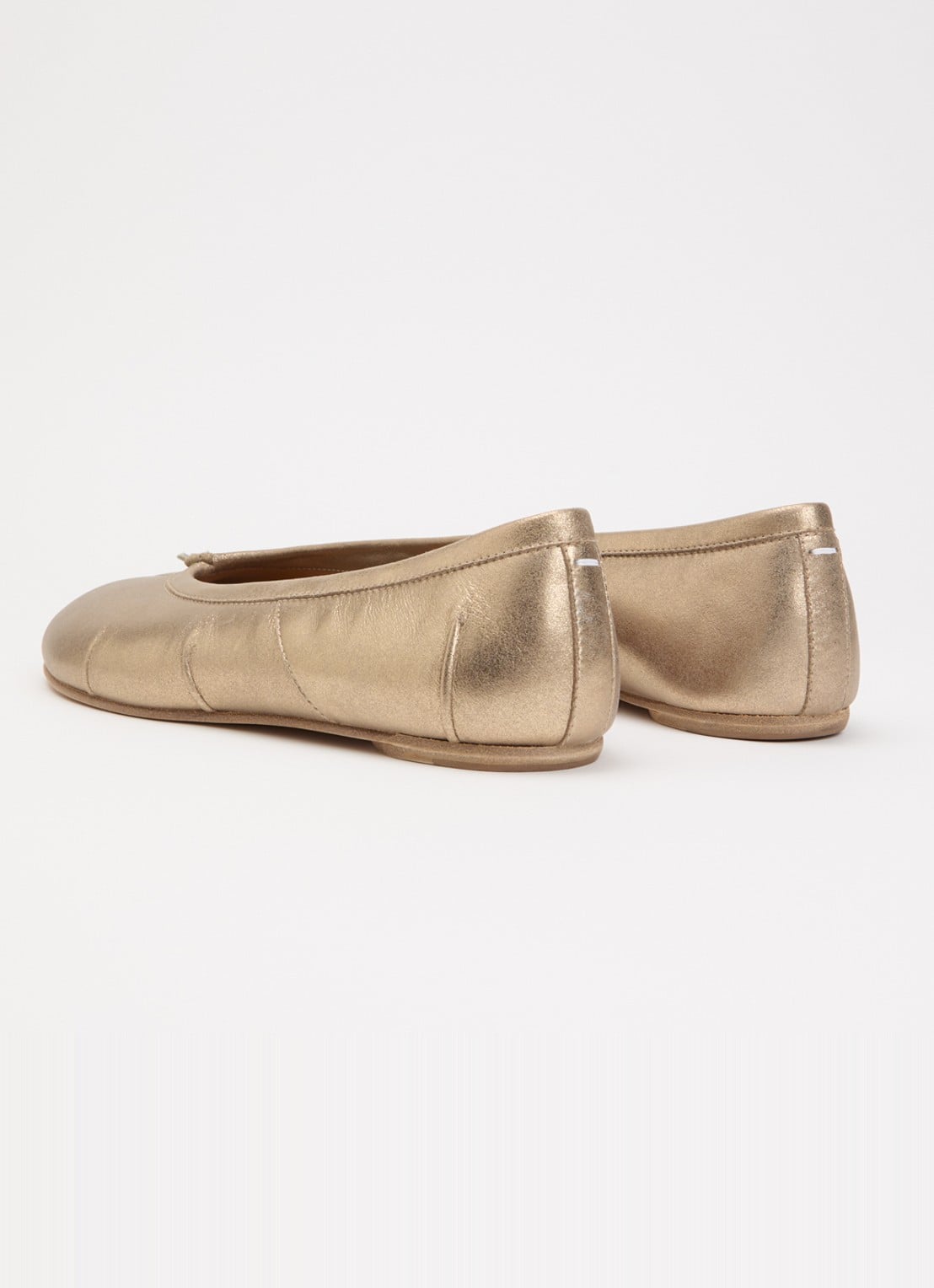 Maison Margiela Tabi New ballerina van geitenleer met metallic finish - achterkant goud