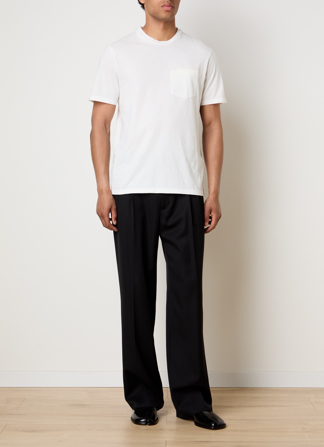 Maison Margiela Tape T-shirt met borstzak - voorkant 3 gebroken wit