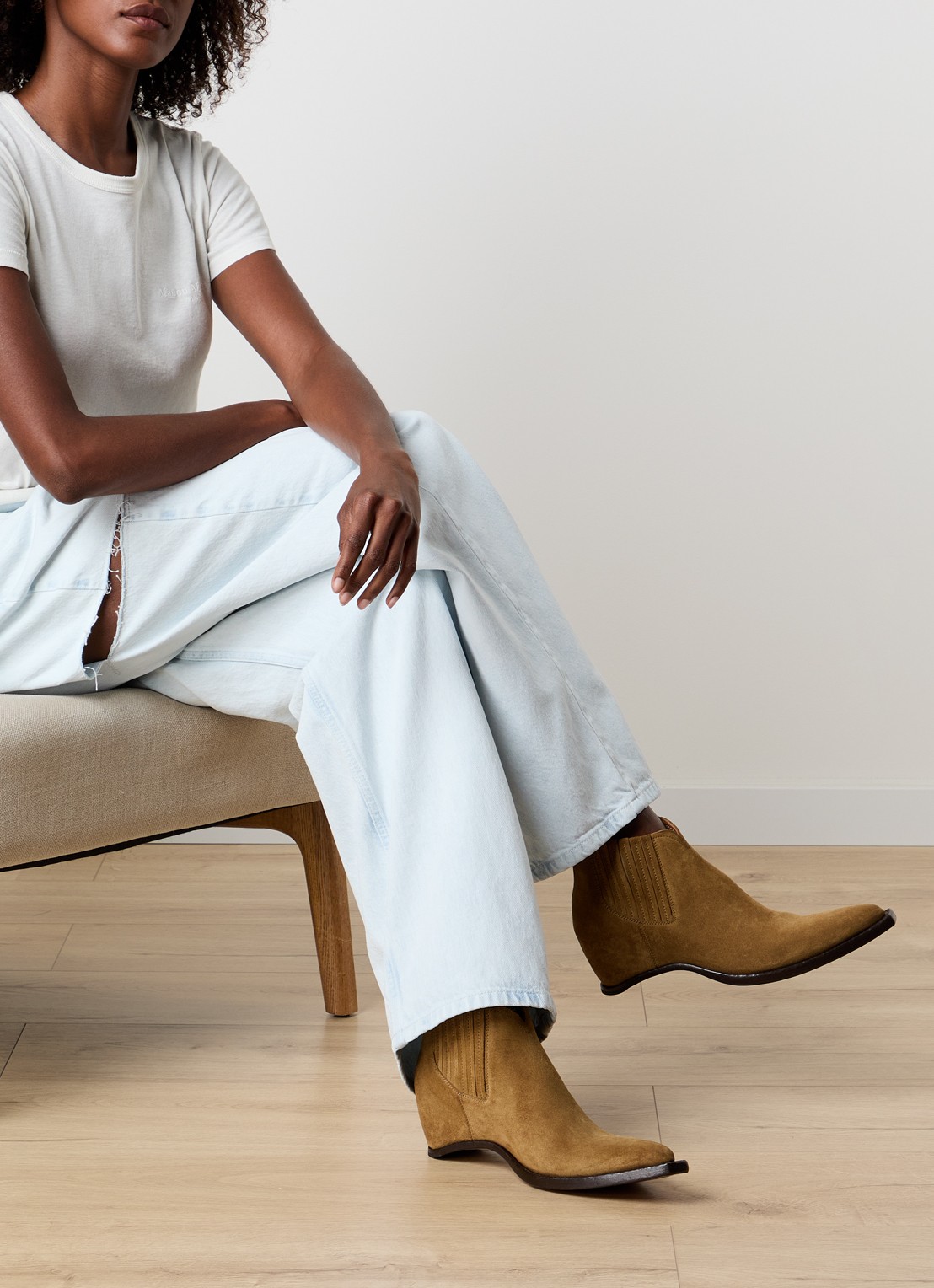 Maison Margiela Western Chelsea boot van suéde  - voorkant 5 lichtbruin