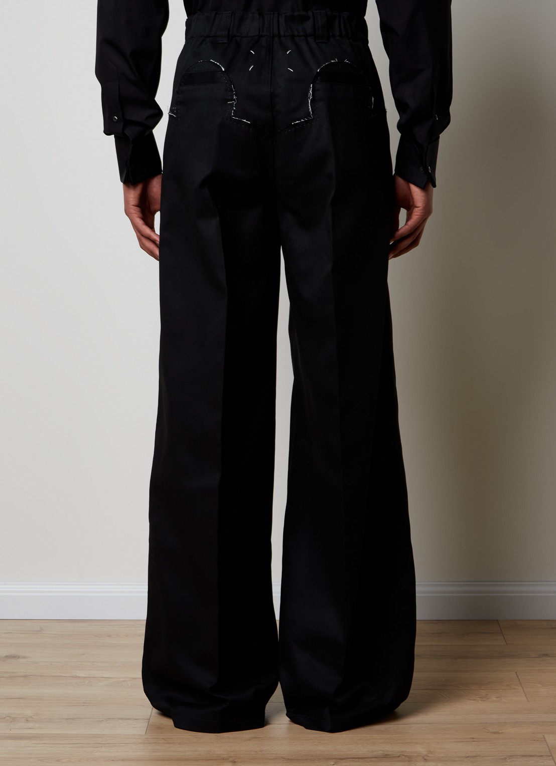 Maison Margiela Wide fit chino met plooidetail en steekzakken   - achterkant 6 zwart