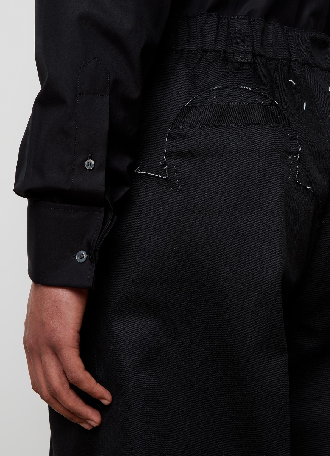 Maison Margiela Wide fit chino met plooidetail en steekzakken   - detail 5 zwart