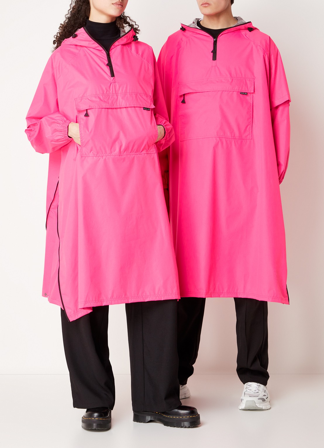 Maium Anorak regenjas met capuchon en ritszak  - voorkant 3 neonroze