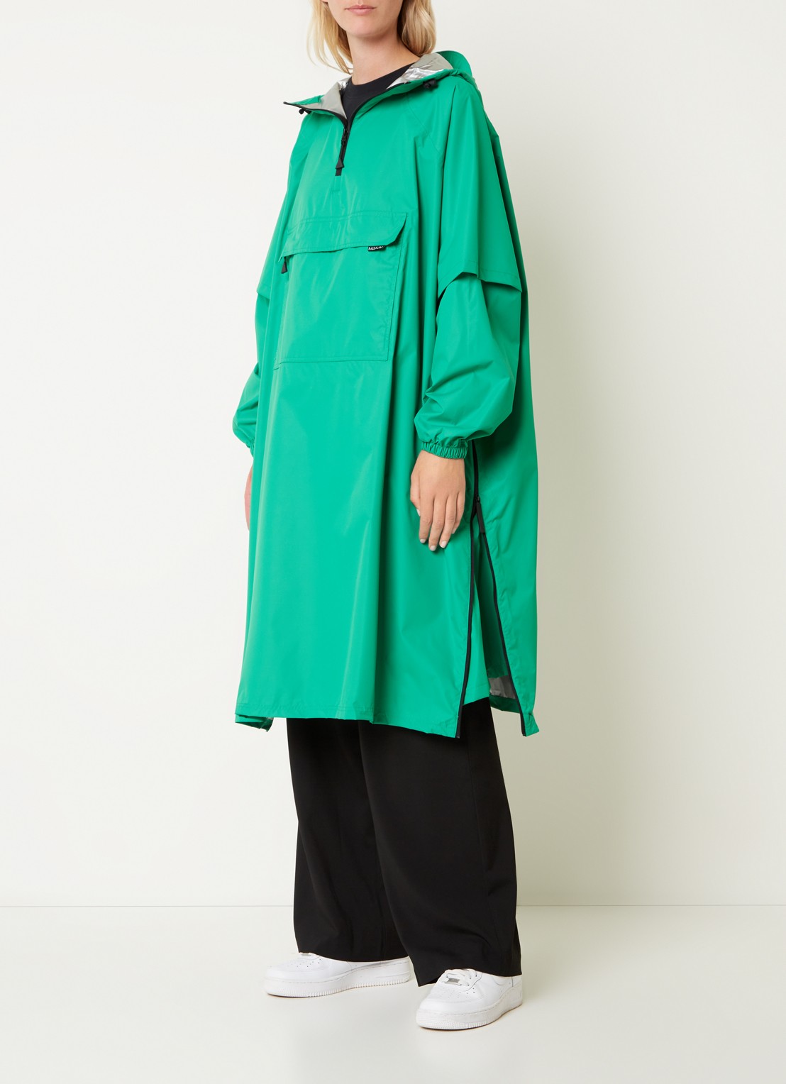 Maium Anorak regenjas met capuchon en ritszak  - detail groen