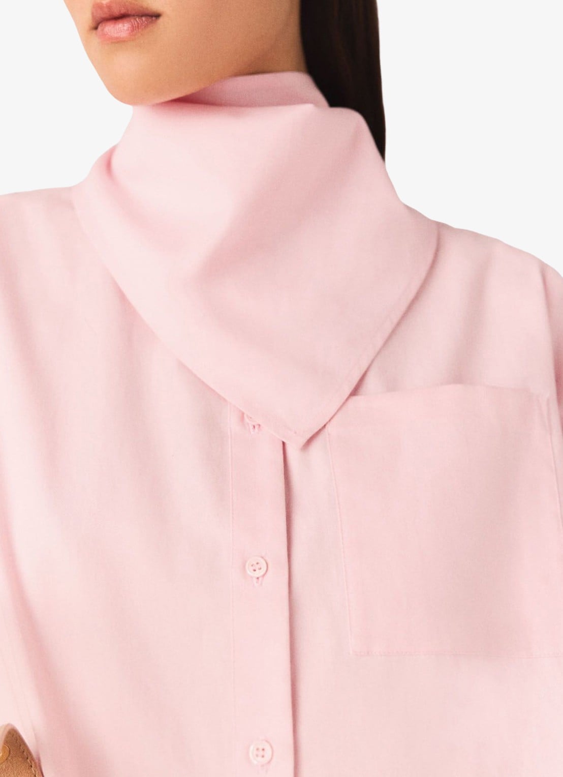Maje Cionea blouse met borstzak en afneembare sjaalkraag - detail 6 lichtroze
