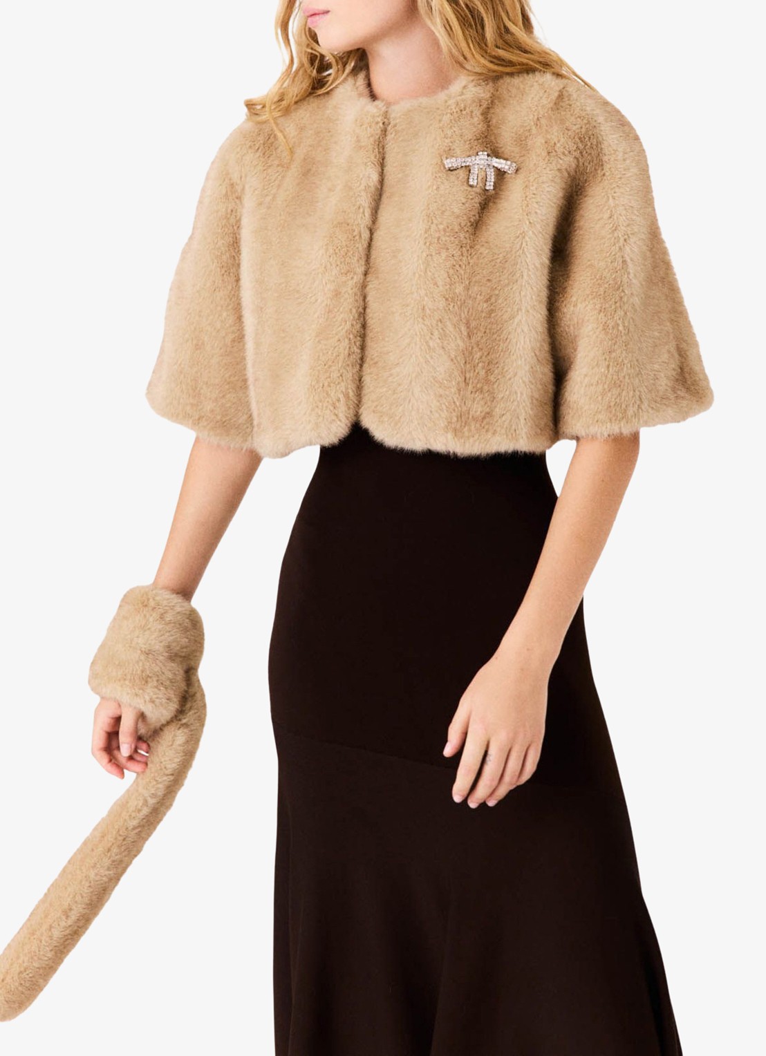 Maje Cropped jack van imitatiebont met broche en afneembare kraag - detail beige