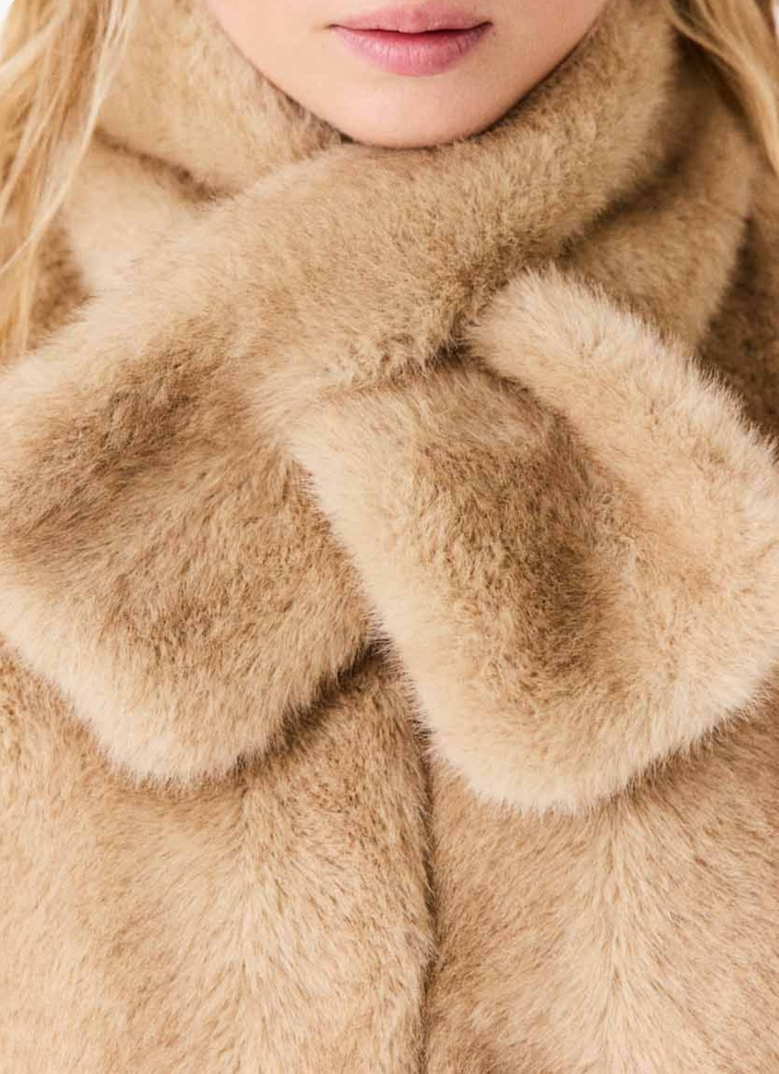 Maje Cropped jack van imitatiebont met broche en afneembare kraag - detail 3 beige