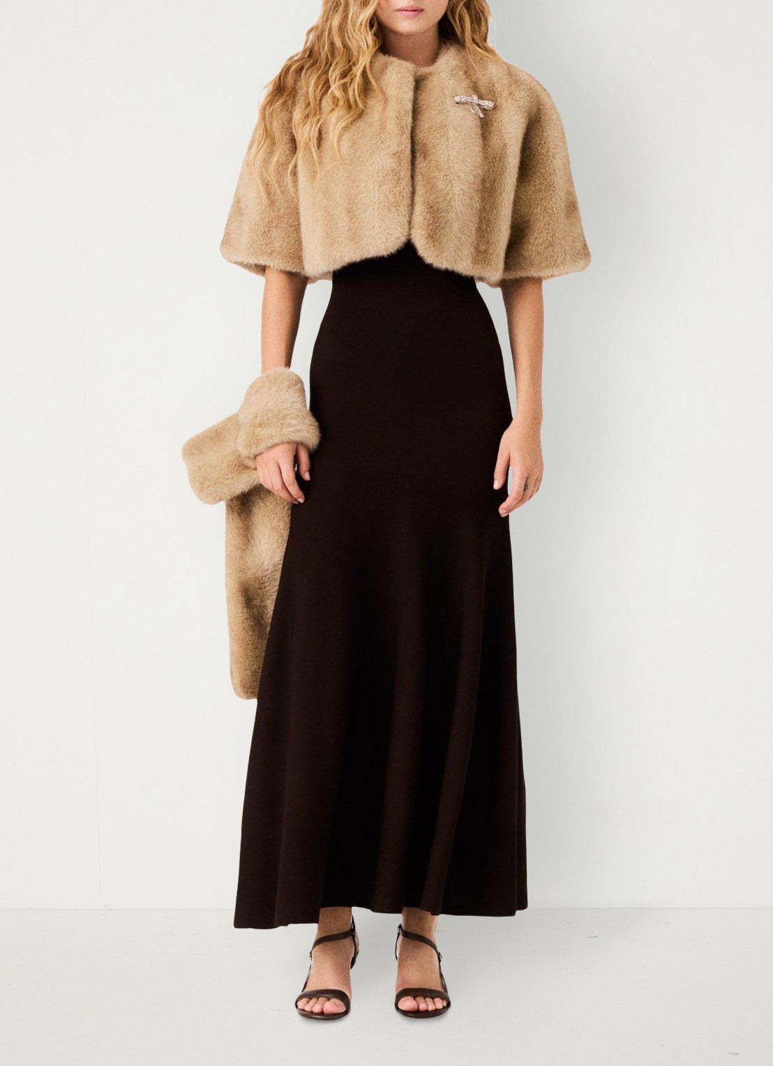 Maje Cropped jack van imitatiebont met broche en afneembare kraag - voorkant 7 beige