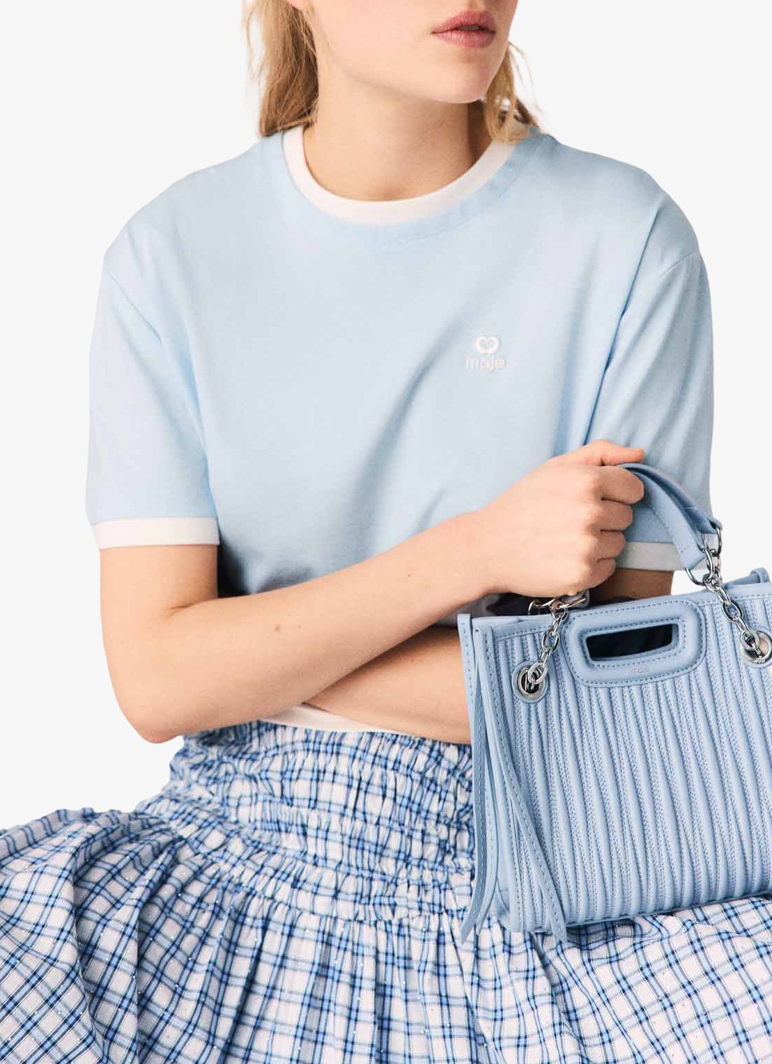 Maje Cropped T-shirt met logoborduring - detail 4 lichtblauw