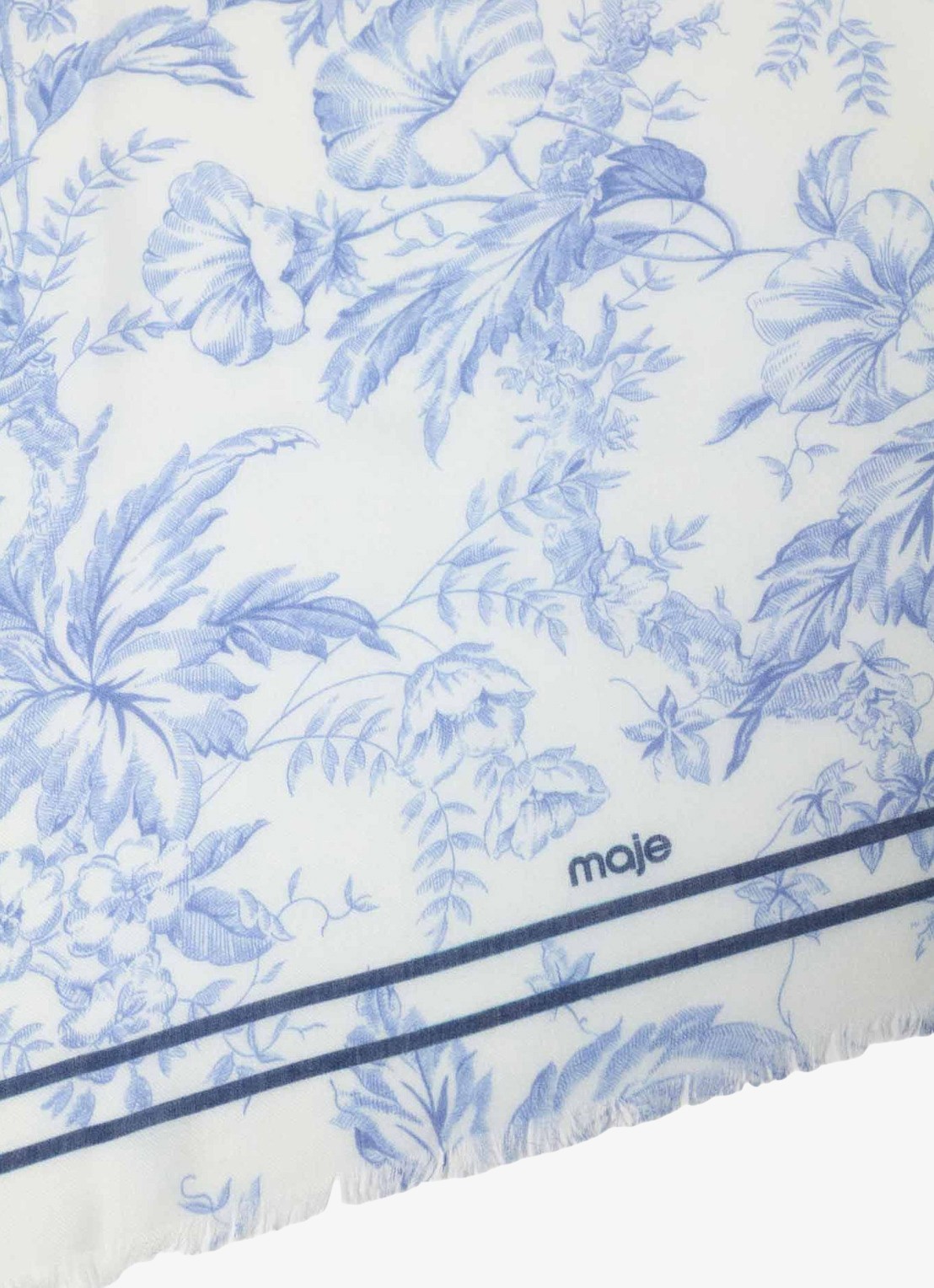 Maje Echaleblue sjaal in wolblend met print 140 x 140 cm  - detail 2 lichtblauw