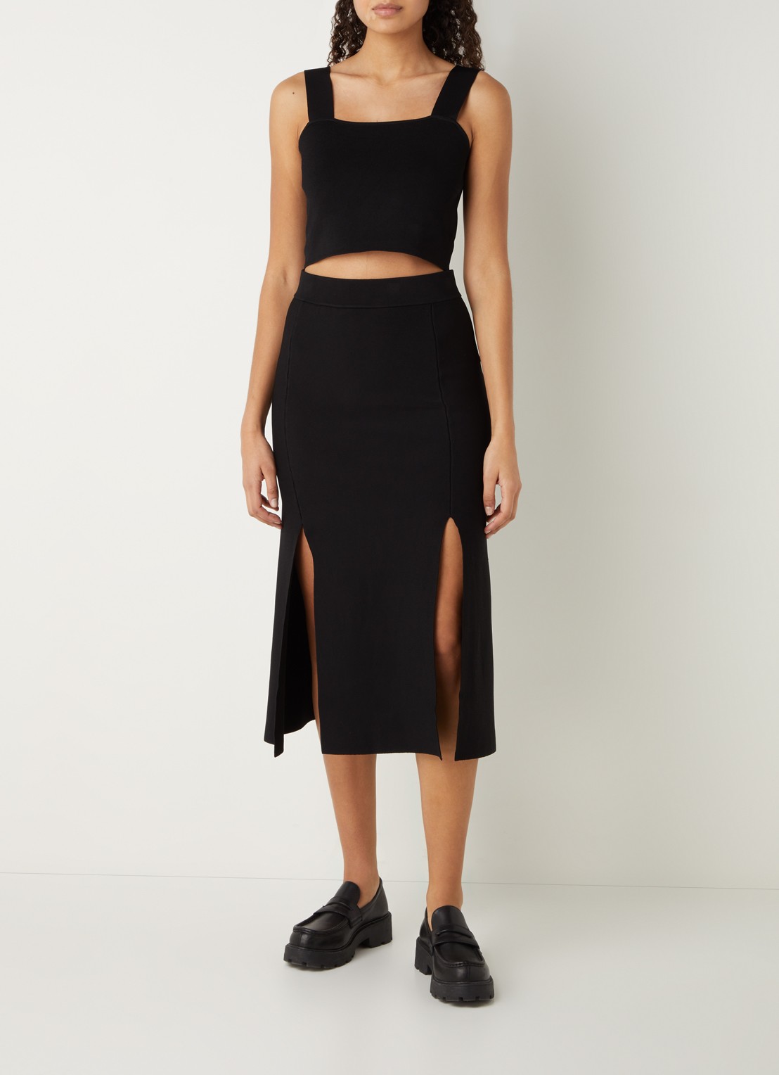 Maje Fijngebreide crop top met rechthoekige halslijn - voorkant 2 zwart