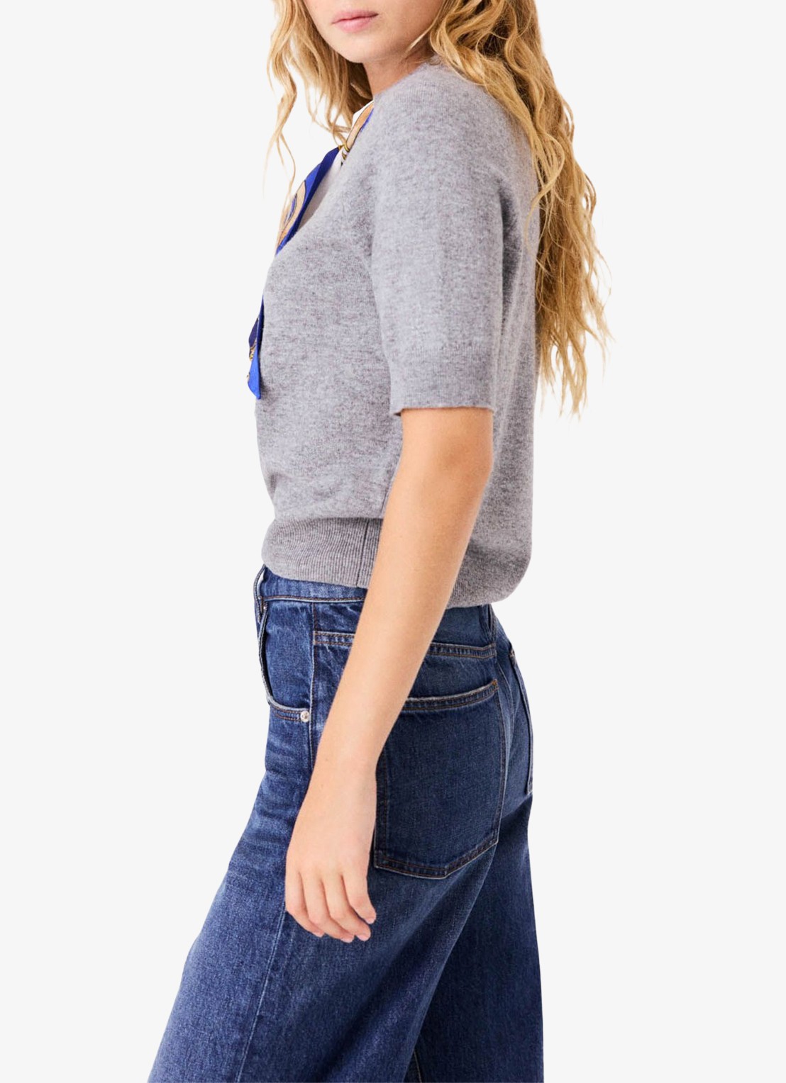 Maje Fijngebreide pullover met sjaalkraag - detail lichtgrijs