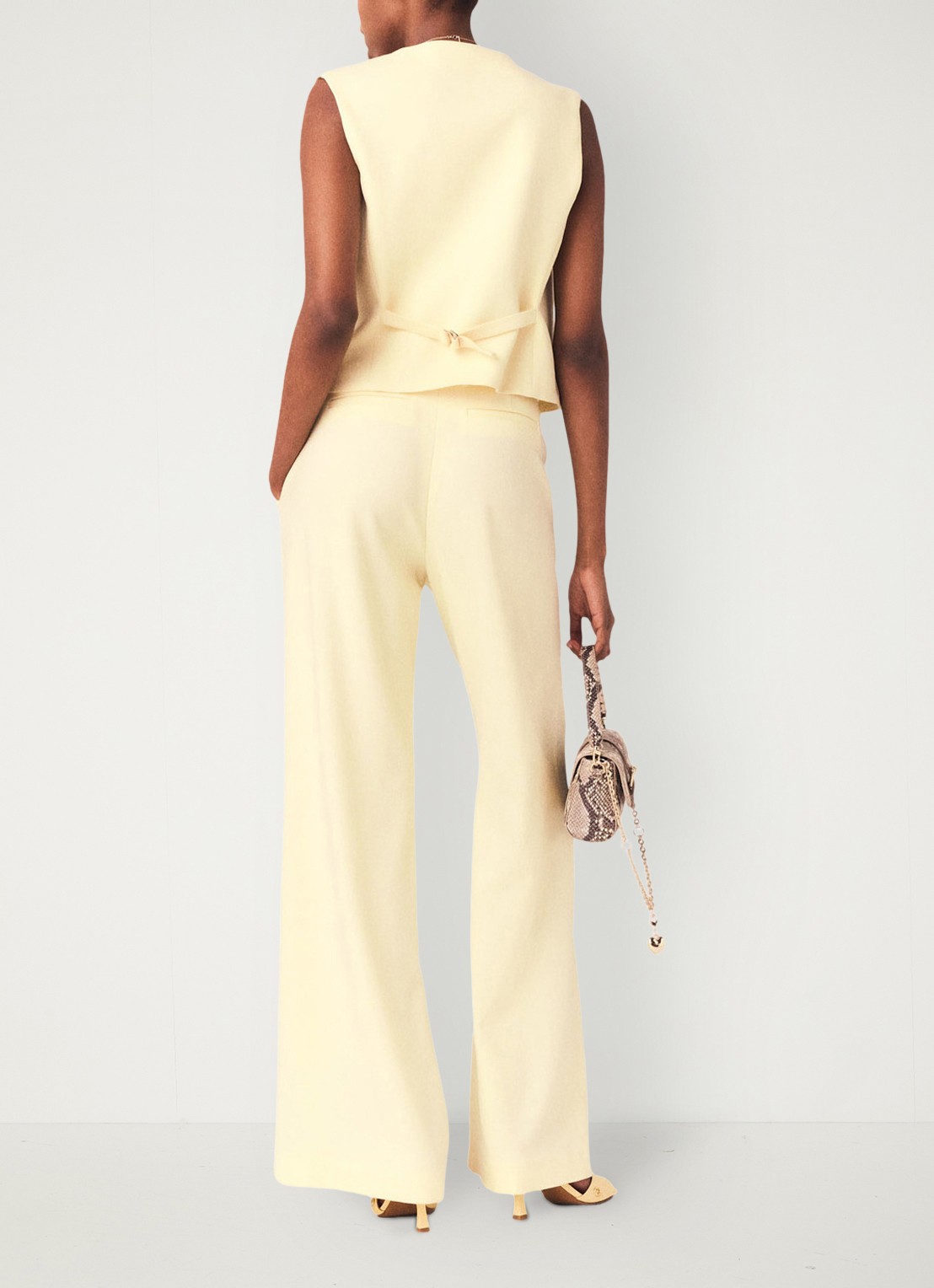 Maje High waist flared fit pantalon met steekzakken - achterkant lichtgeel