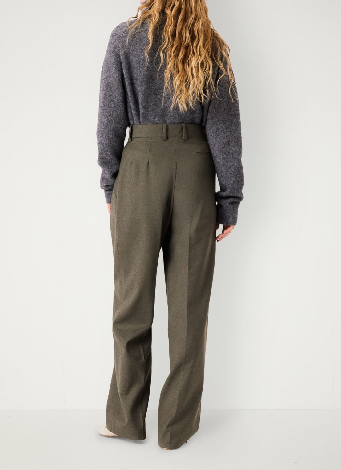 Maje High waist wide fit pantalon in wolblend - achterkant 6 legergroen
