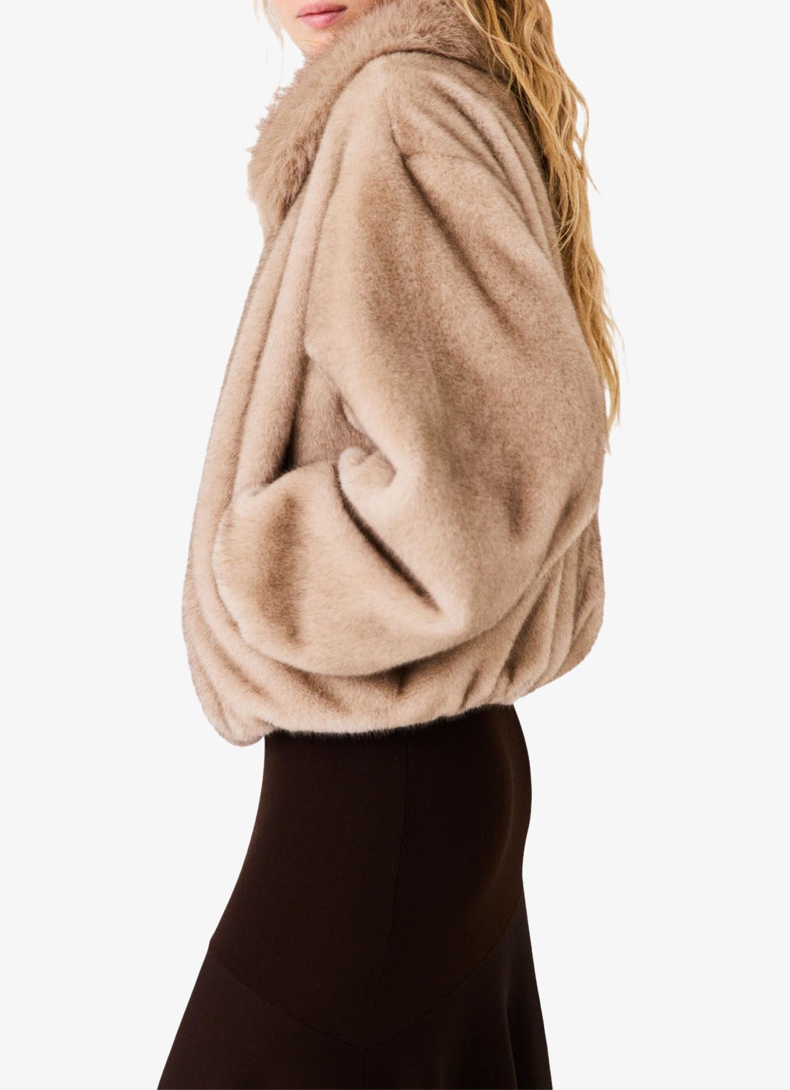 Maje Jack van imitatiebont met steekzakken - detail beige