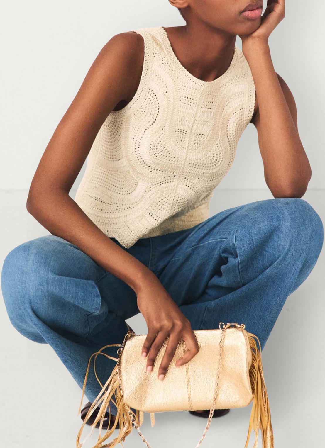 Maje Light mouwloze top met opengewerkt dessin - detail 7 beige