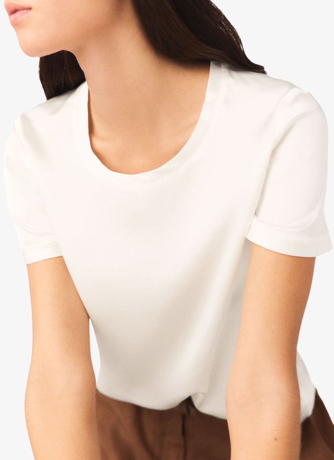 Maje Limeon T-shirt van zijde met ronde hals - detail 4 wit