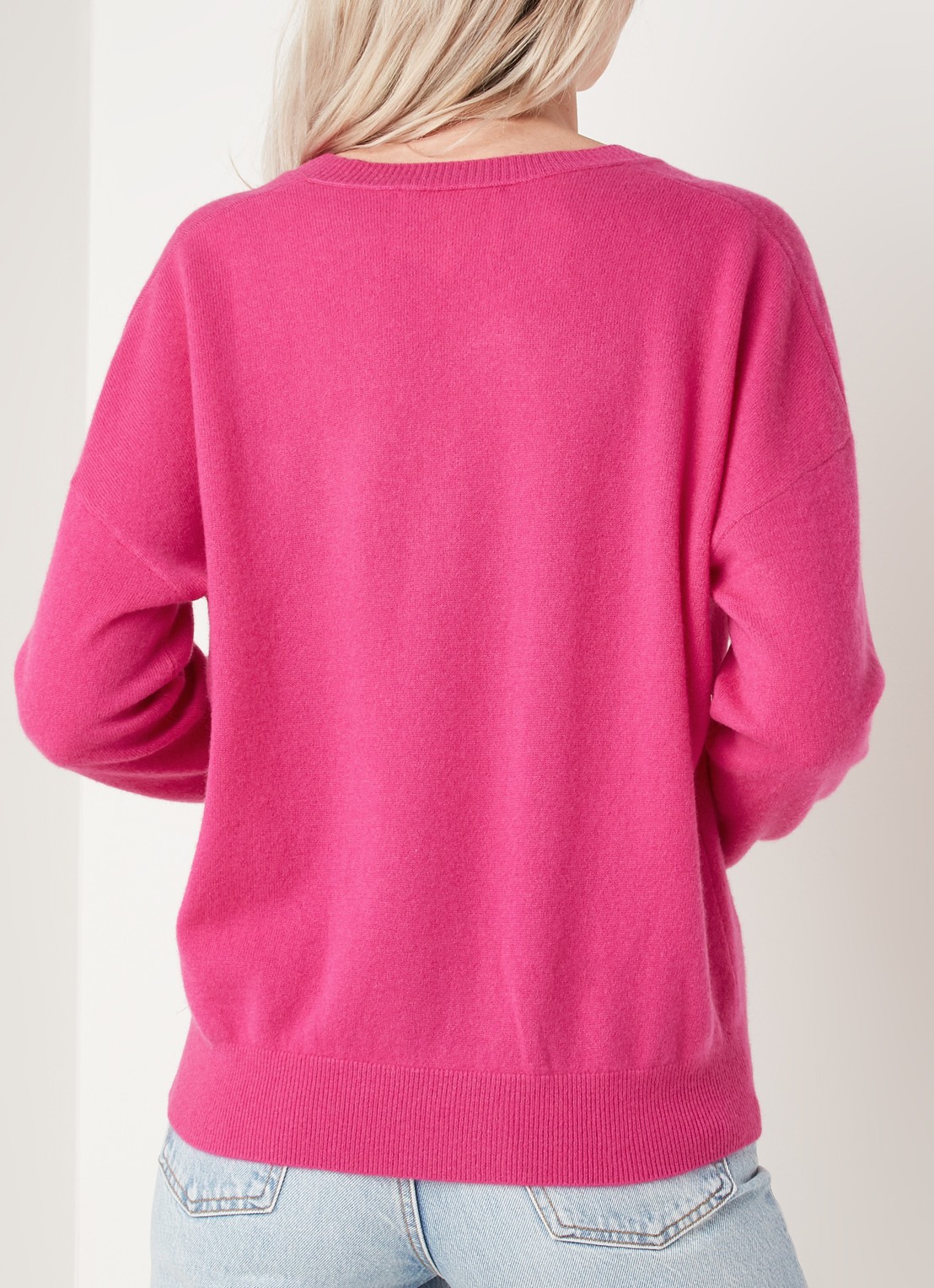 Maje Manon fijngebreide pullover van kasjmier - achterkant fuchsia