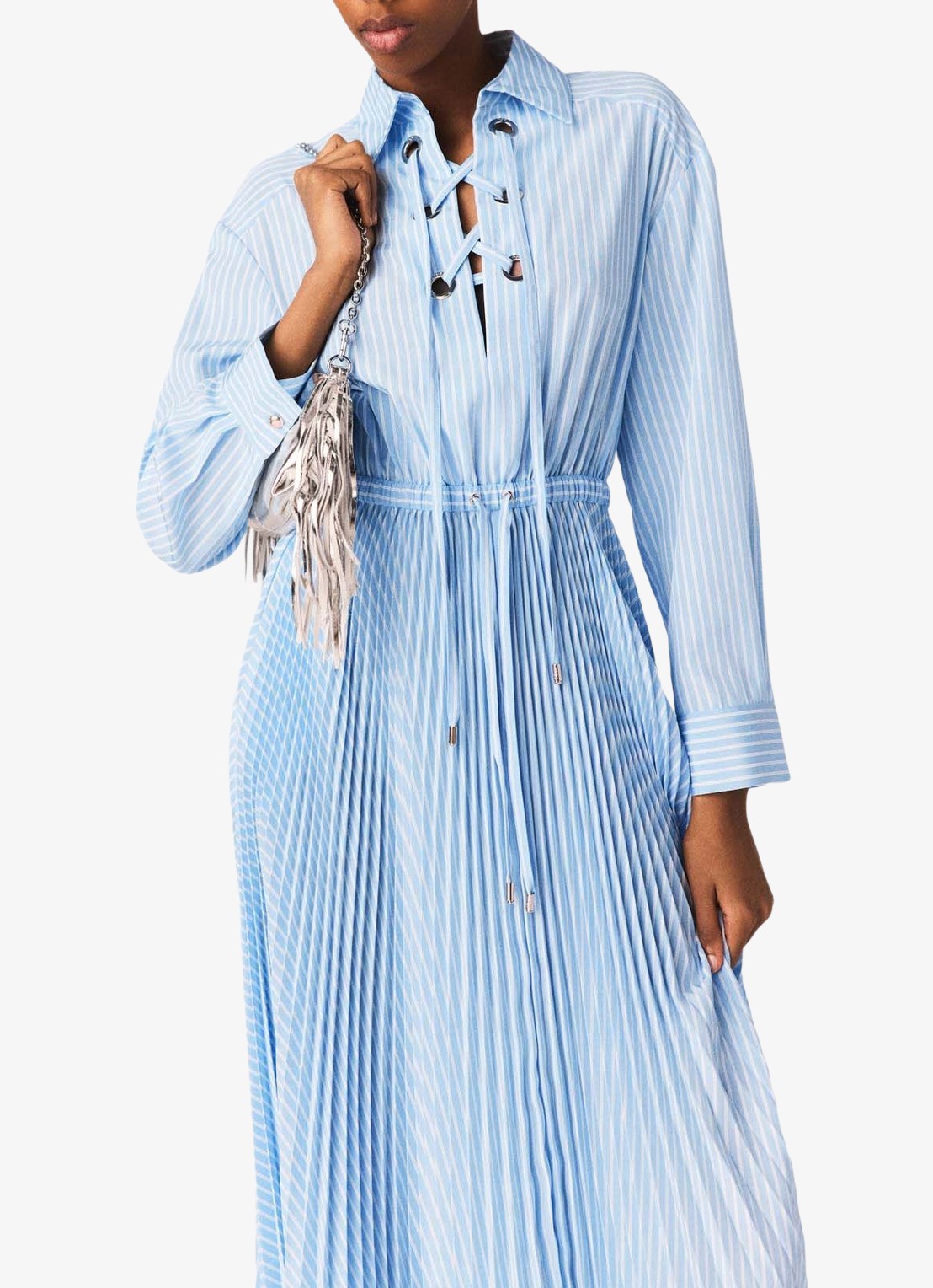 Maje Midi jurk met plooien en strikceintuur - detail 5 lichtblauw