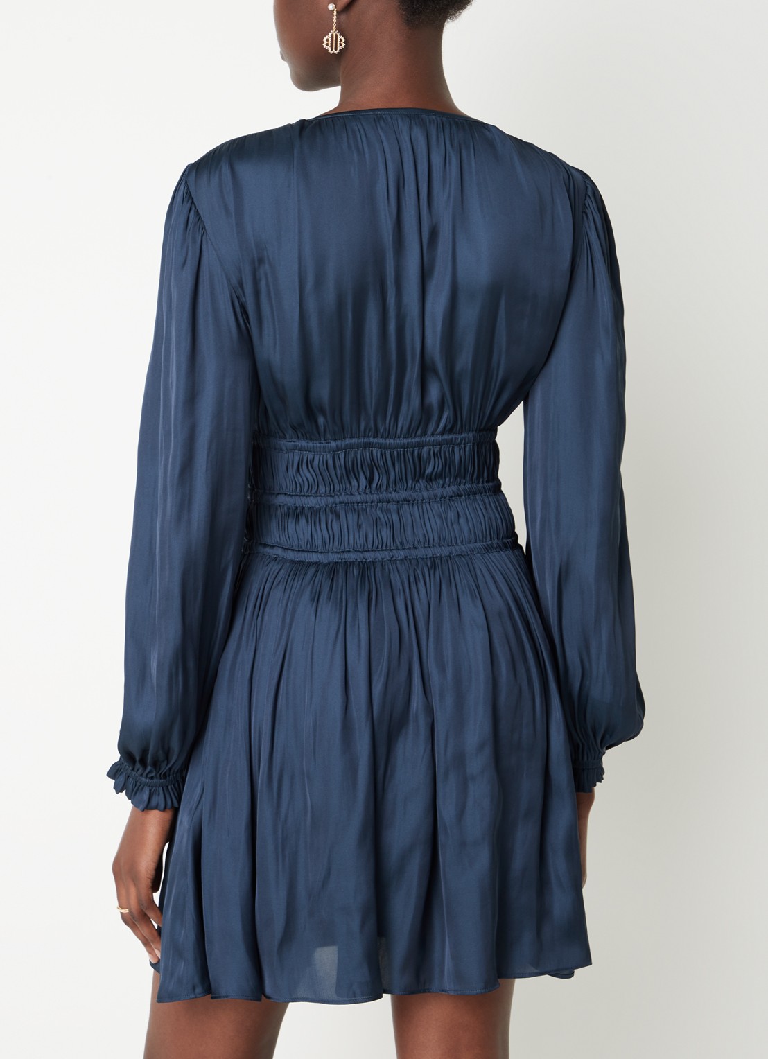 Maje Mini jurk van satijn met ruches en smockwerk - achterkant donkerblauw