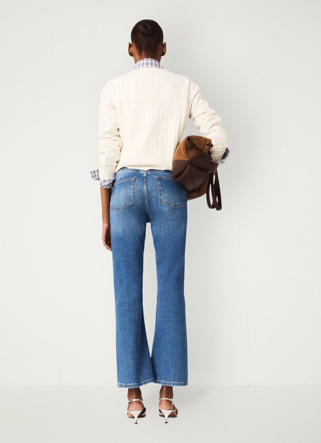 Maje Passiony flared jeans met opgestikte zakken - achterkant 7 indigo