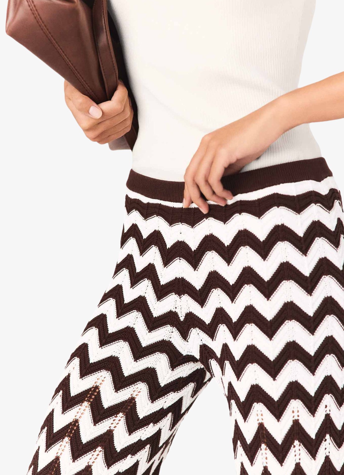 Maje Pirio loose fit broek met grafisch dessin  - detail 7 bruin