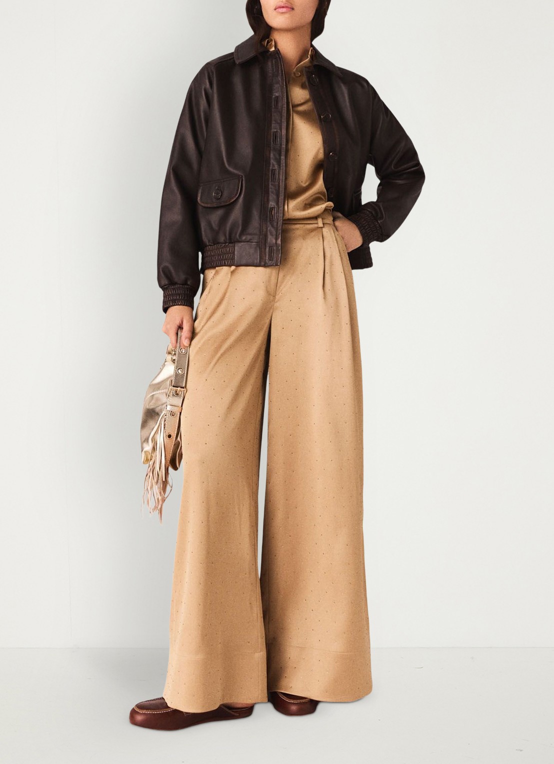 Maje Pitero high waist wide fit pantalon van satijn met strass - detail 6 bruin