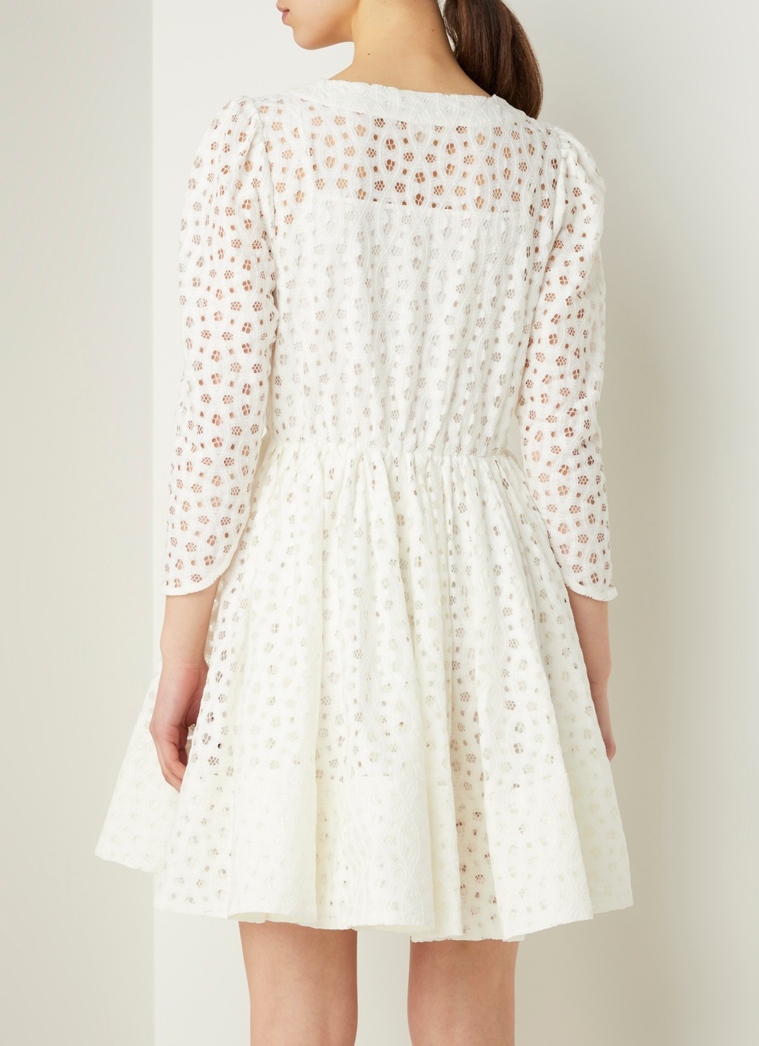 Maje Raline mini jurk met broderie  - achterkant 2 gebroken wit