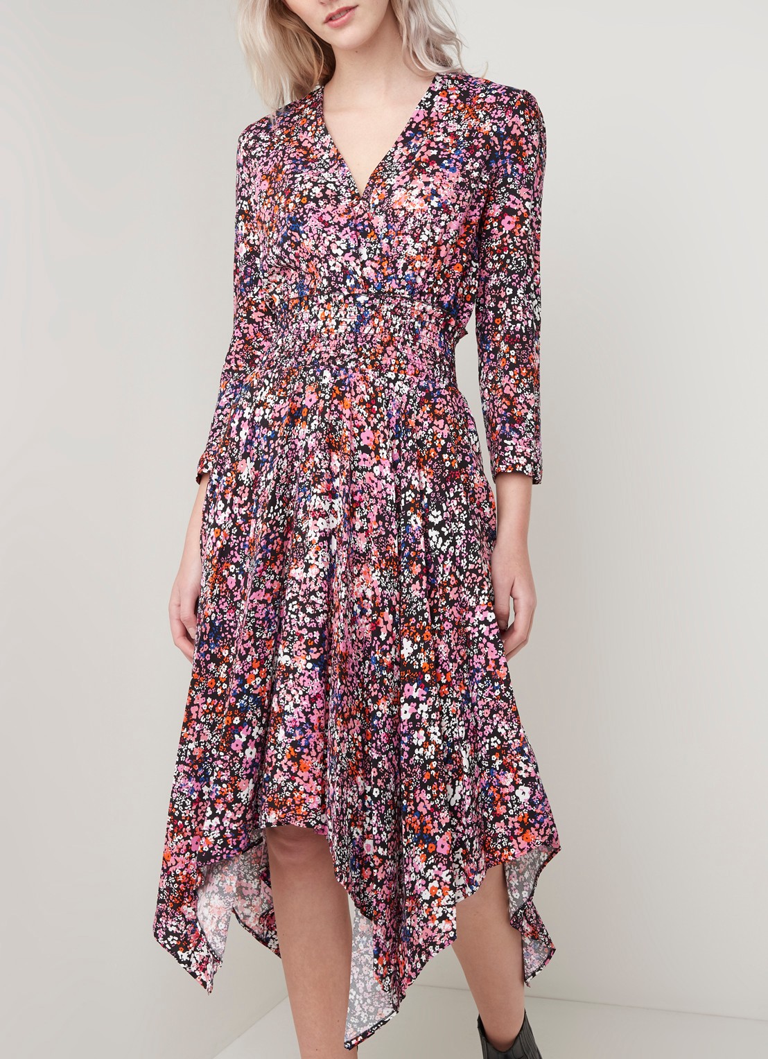 Maje Rayemi asymmetrische midi jurk met bloemenprint - detail roze
