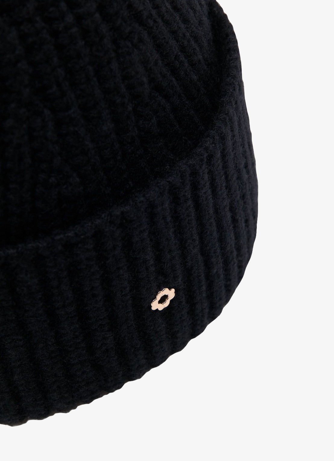 Maje Ribgebreide muts in kasjmierblend met logo - detail jeans