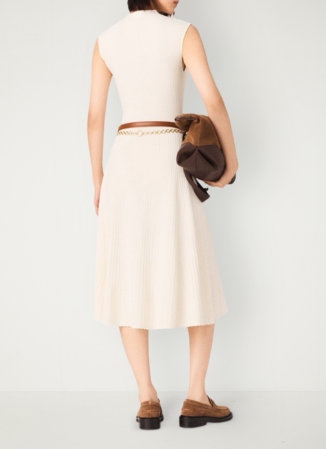Maje Rimora ribgebreide midi jurk met split - achterkant 4 beige