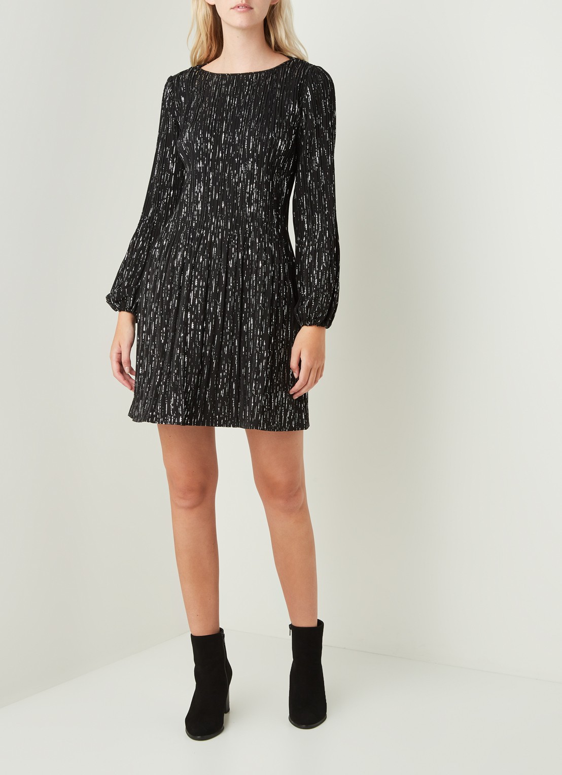 Maje Rocketa mini jurk met plissé en glitterprint - voorkant 4 zwart