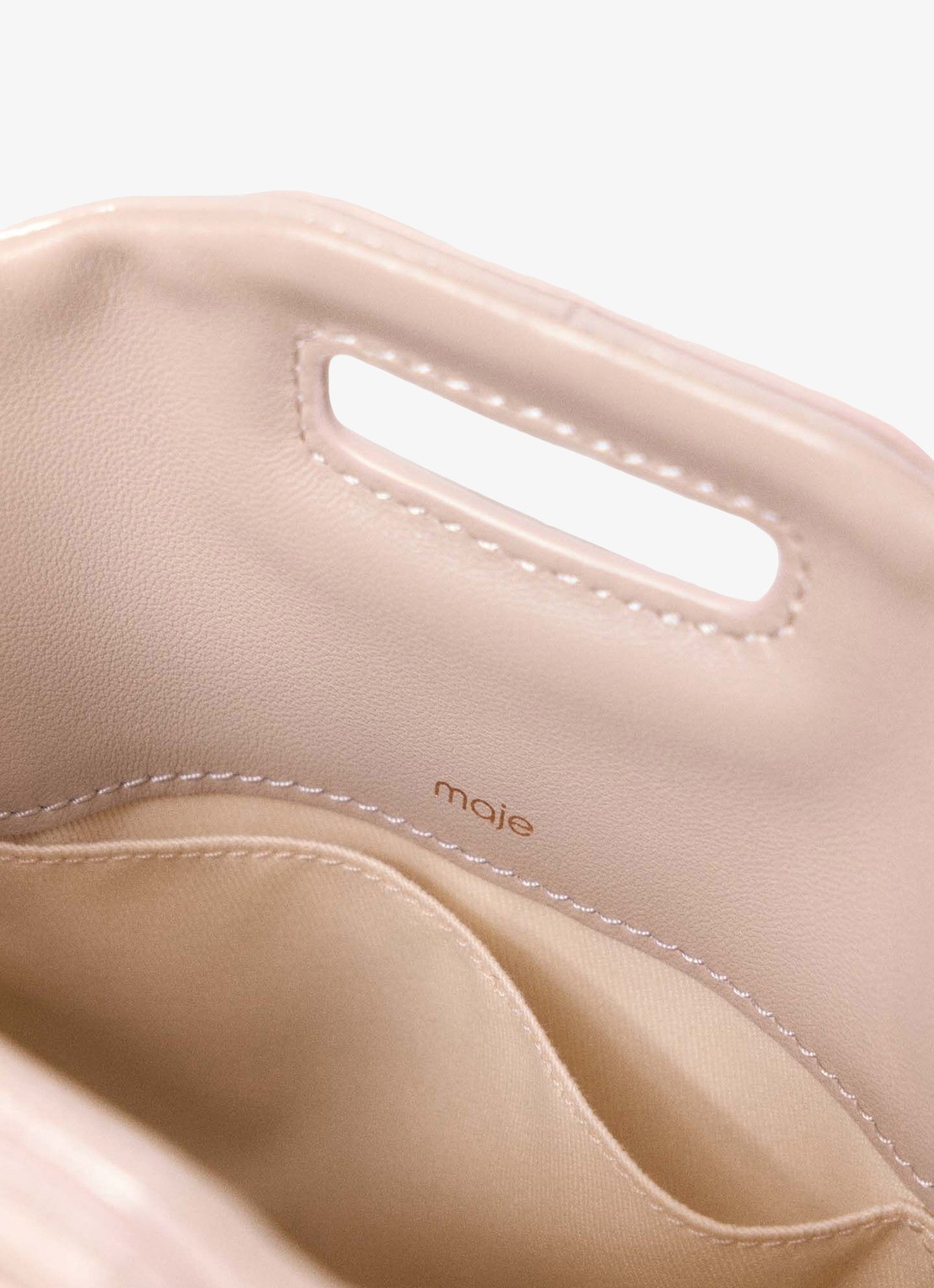 Maje Schoudertas van lakleer - detail 4 beige
